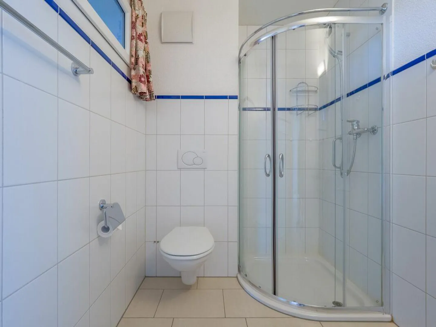 Appartement ensoleillé de 3,5 pièces avec chambre d'amis séparée (salle de loisirs) - Photo 3 sur 13