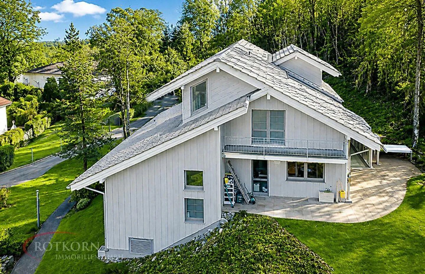 Geräumiges Einfamilienhaus mit Lagerhalle - Foto 2 von 24