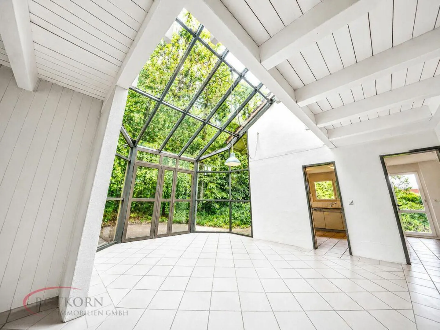 Geräumiges Einfamilienhaus mit Lagerhalle - Foto 6 von 24