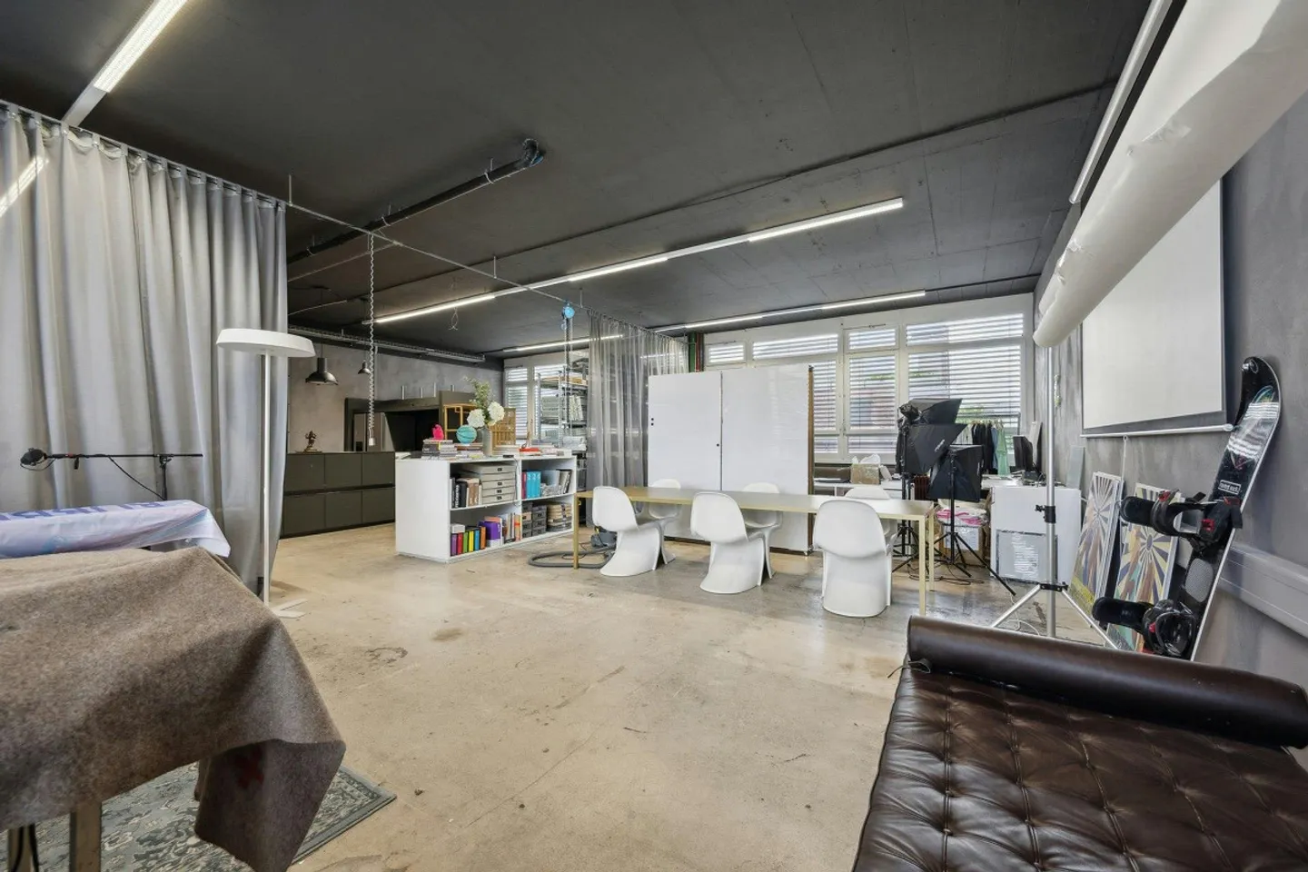 Industrial Gewerbefläche in Birsfelden - Gewerbe/Büro und Lager unter einem Dach! - Foto 2 von 13