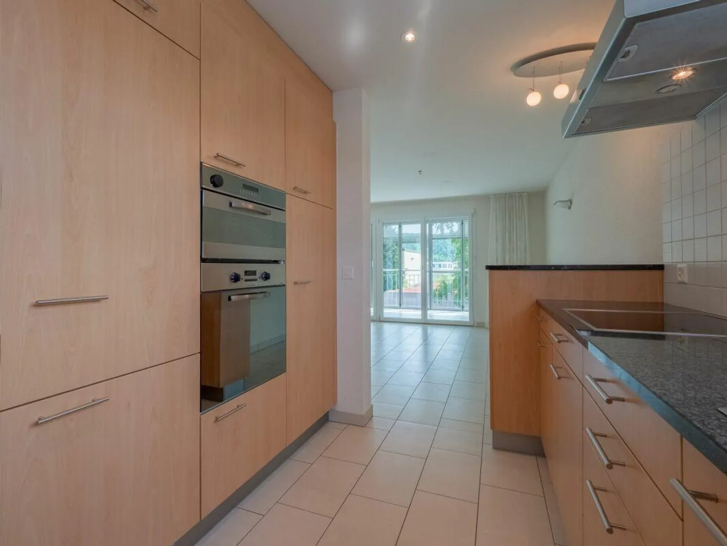 Appartement ensoleillé de 3,5 pièces avec chambre d'amis séparée (salle de loisirs) - Photo 7 sur 13