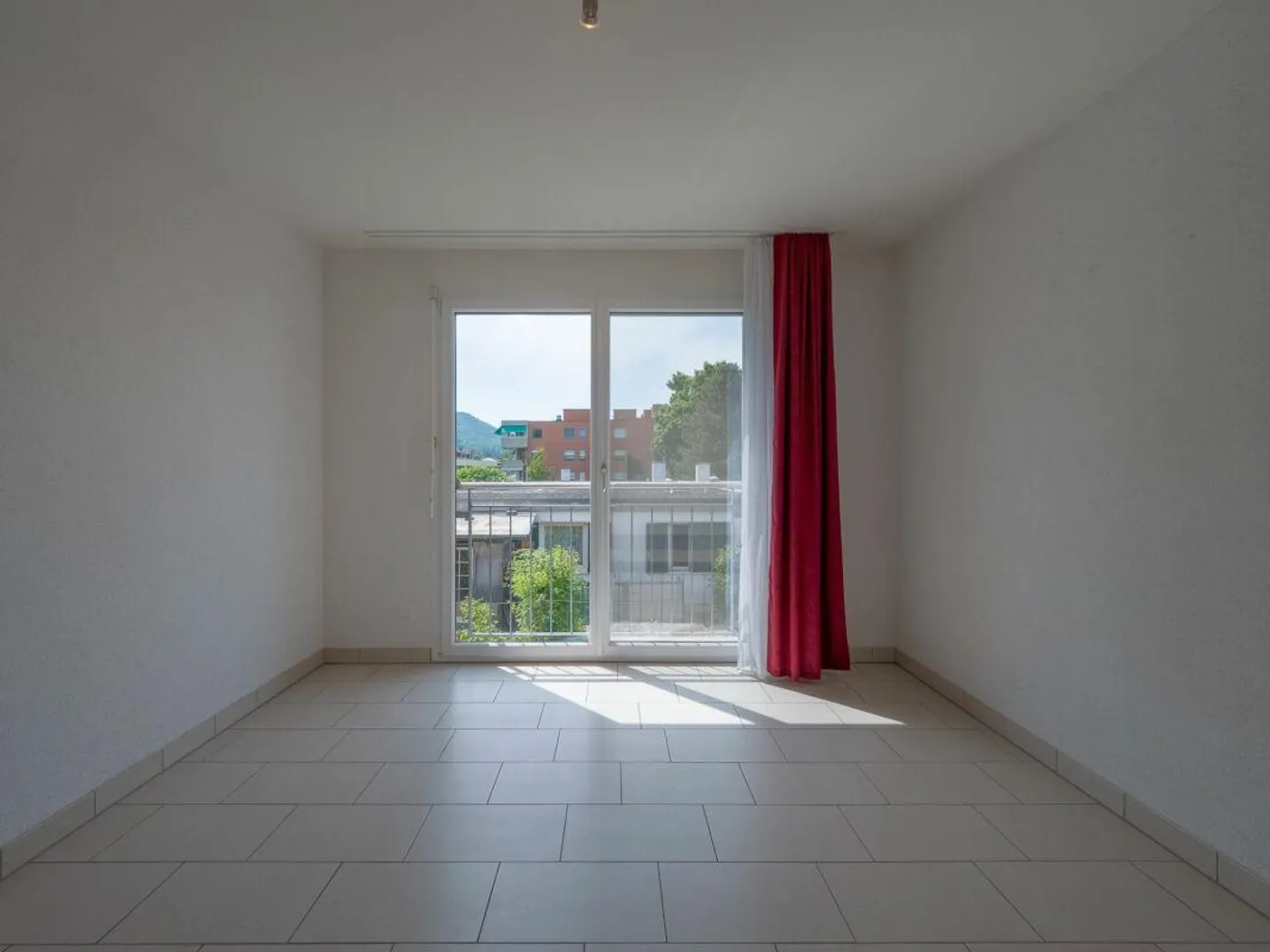 Appartement ensoleillé de 3,5 pièces avec chambre d'amis séparée (salle de loisirs) - Photo 8 sur 13
