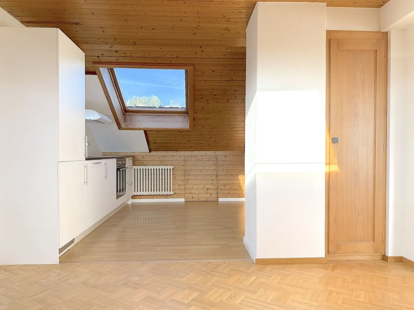 Cozy 3-Room Attic Apartment - Photo 3 of 13