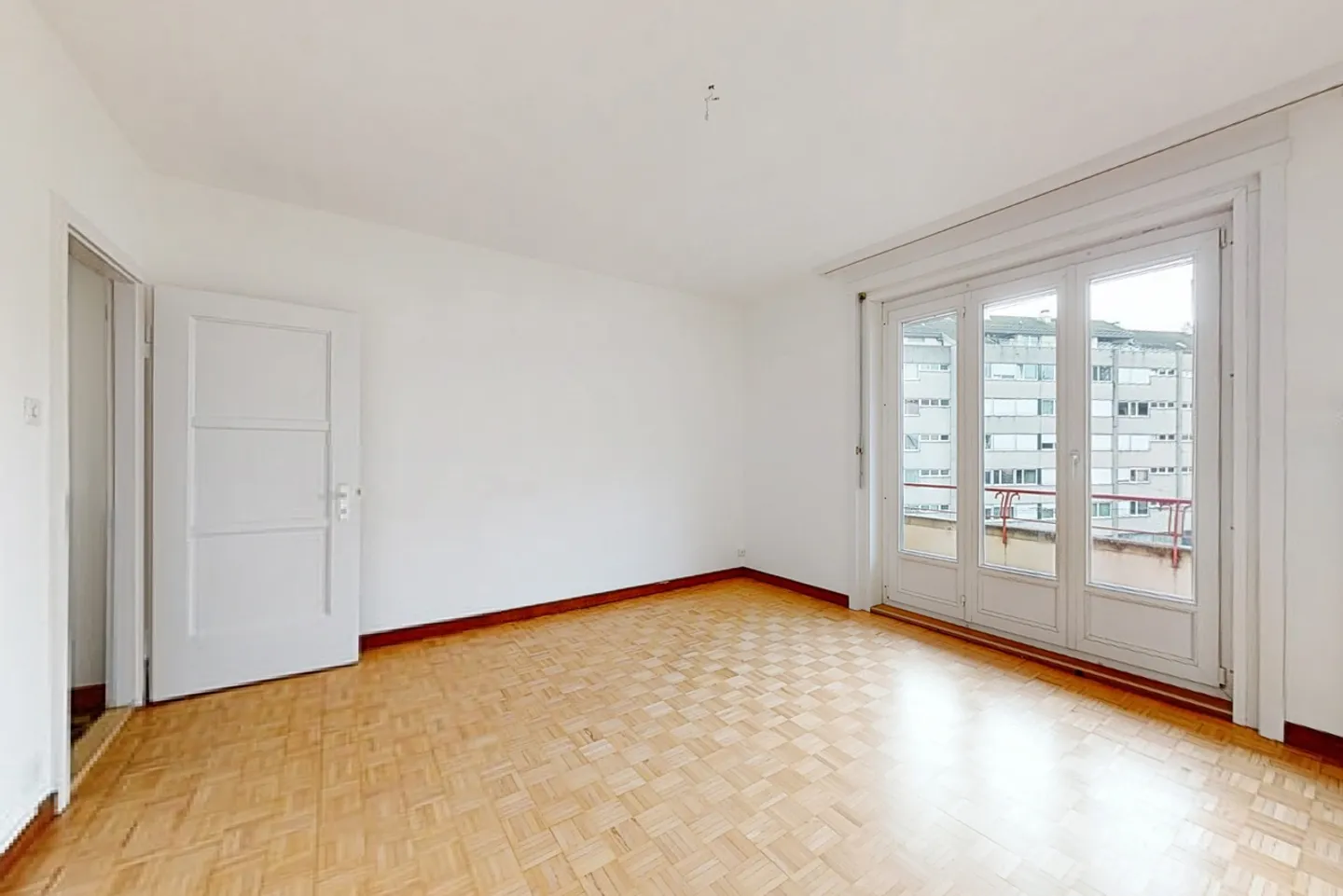 Pleasant living space - Photo 3 of 10