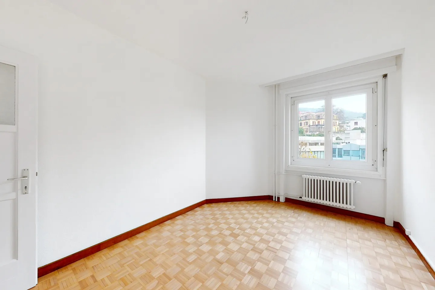 Pleasant living space - Photo 4 of 10