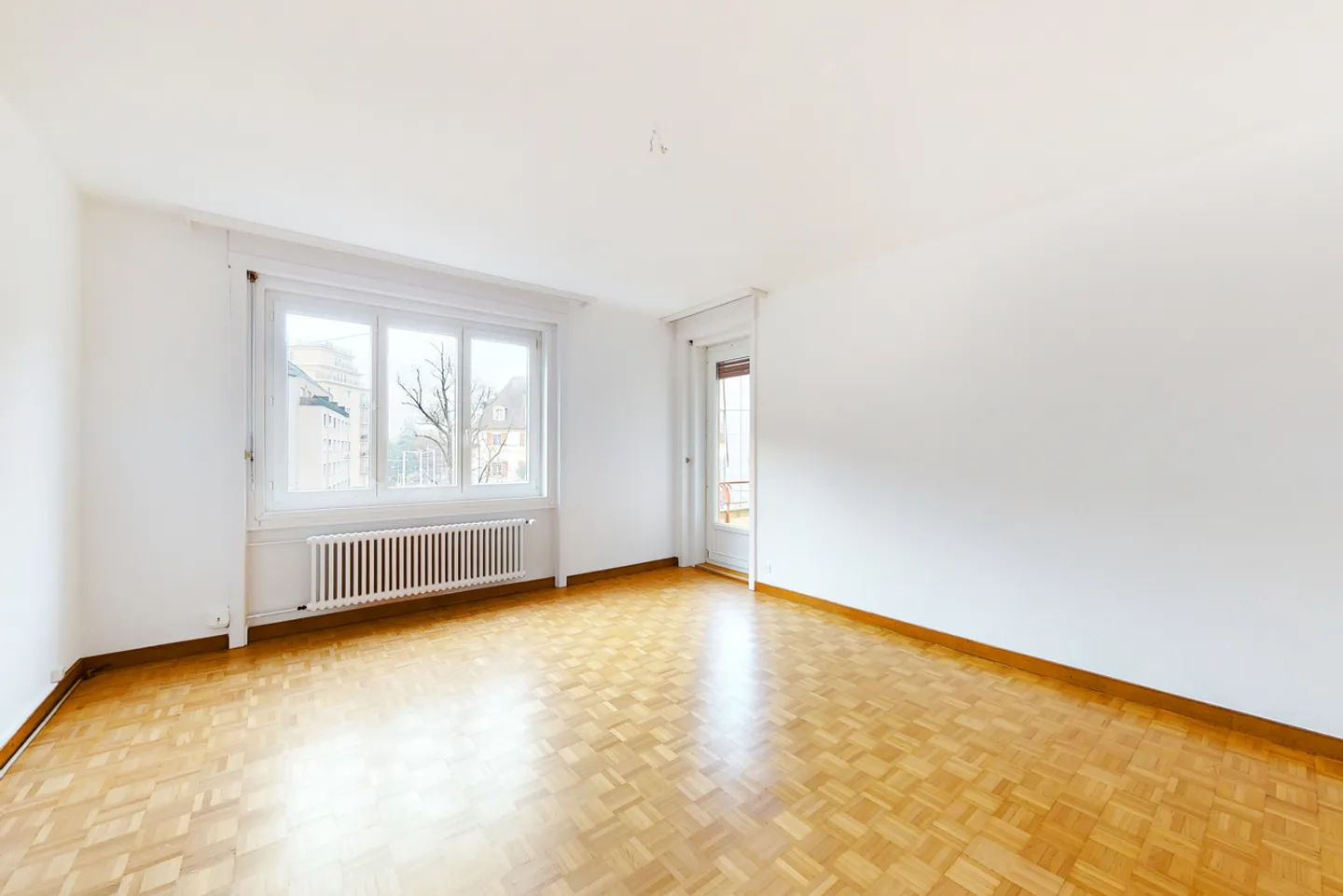 Pleasant living space - Photo 5 of 10