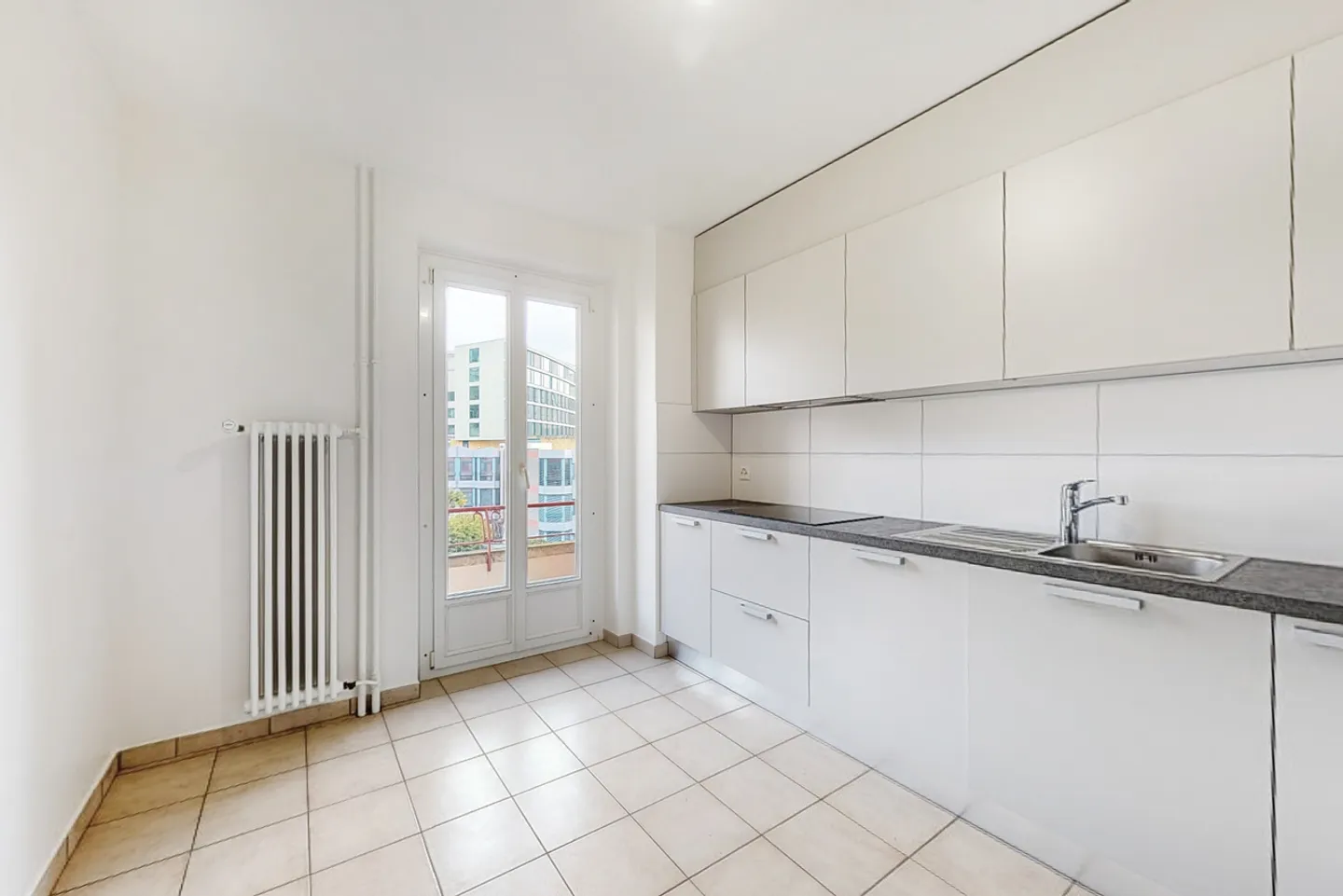 Pleasant living space - Photo 6 of 10