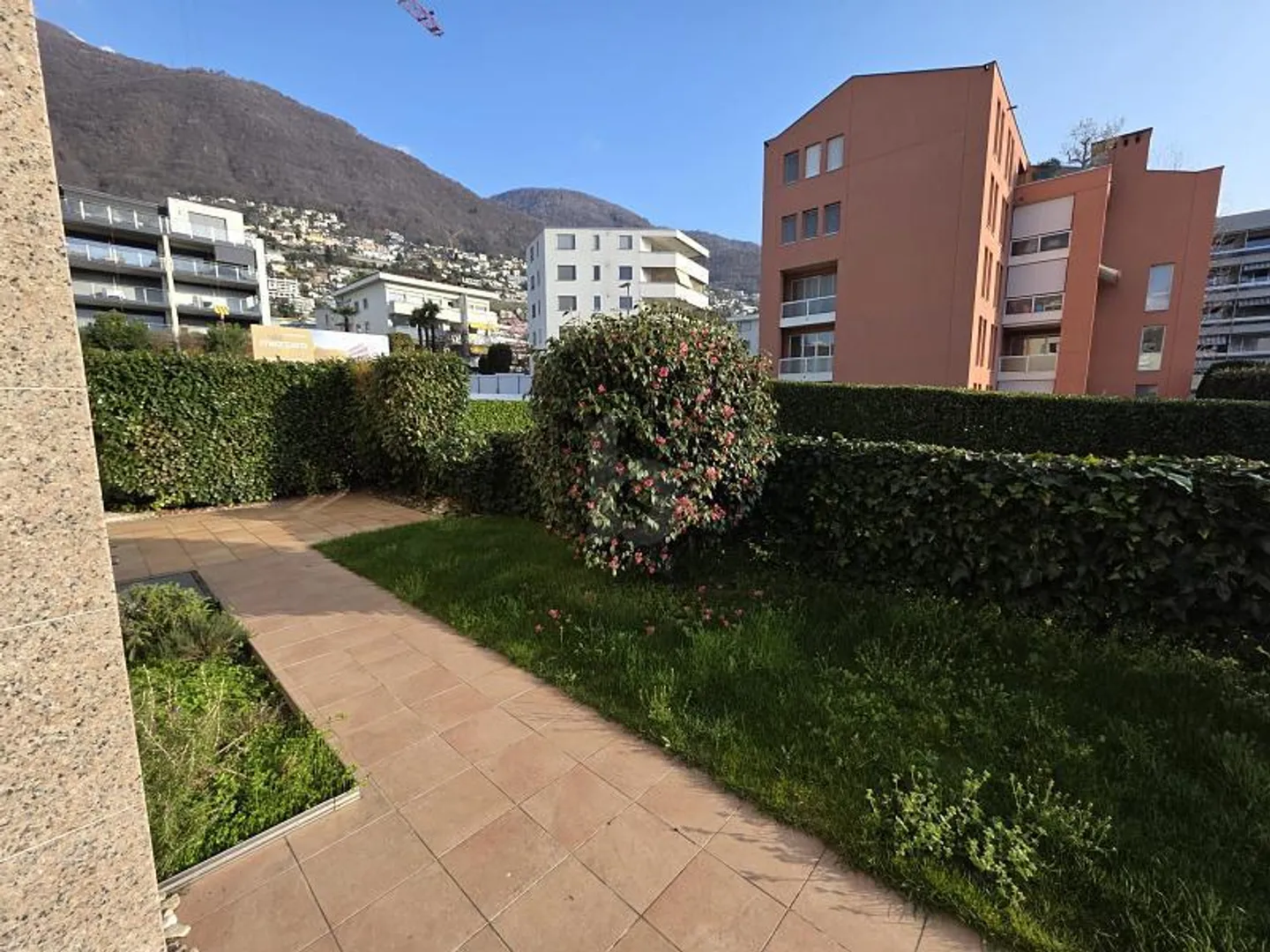 BRIGHT AND MODERN WITH GARDEN - Photo 2 of 6