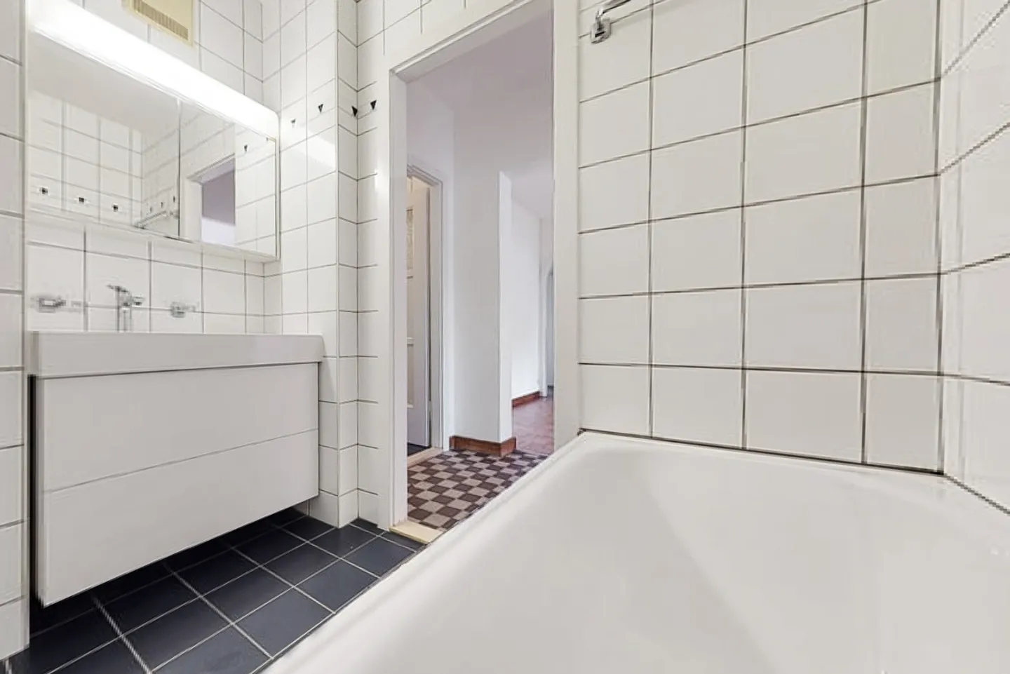 Pleasant living space - Photo 9 of 10