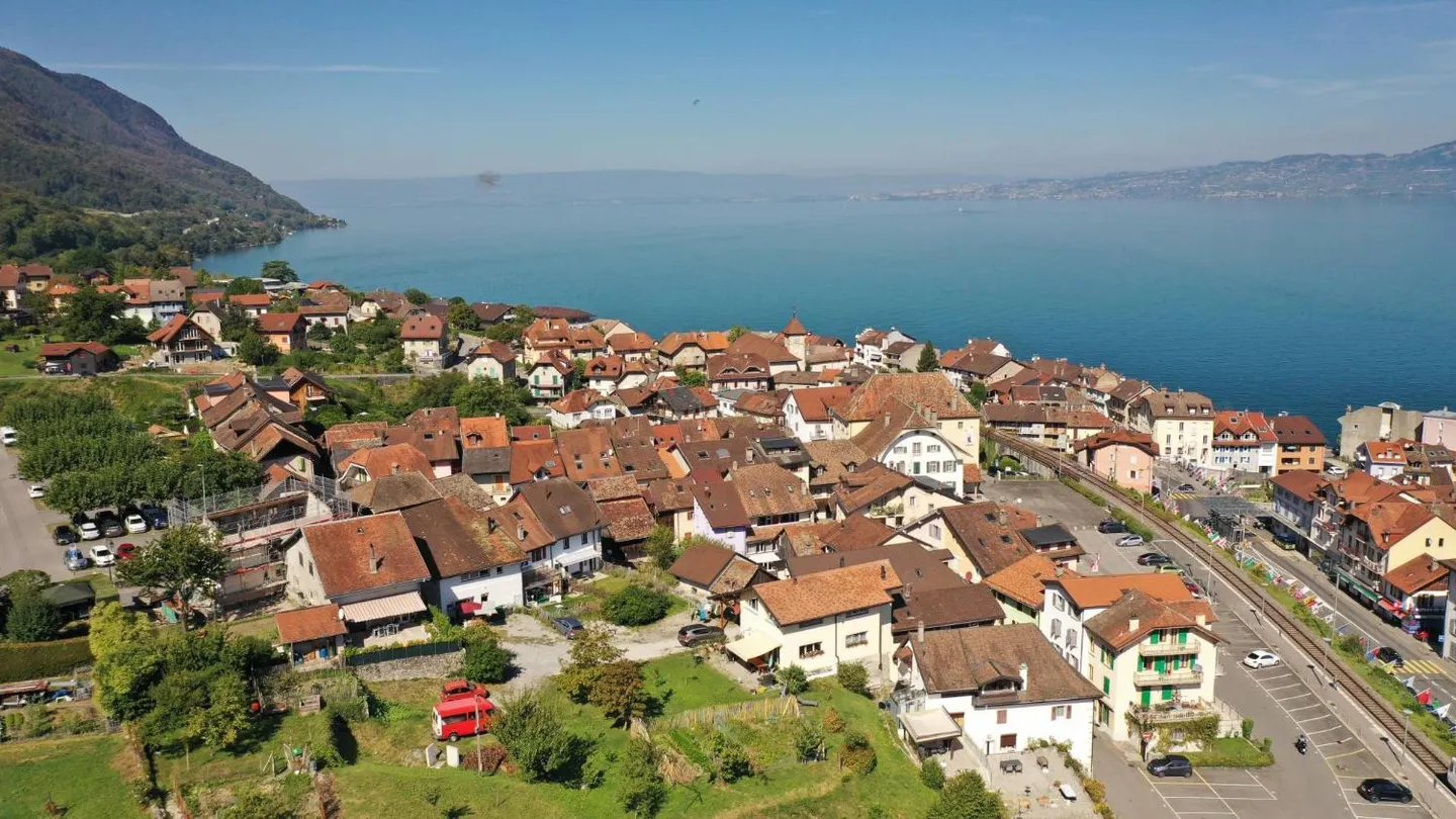 Haus mit 2 Wohnungen, im Herzen des Dorfes Saint-Gingolph gelegen - Foto 1 von 13