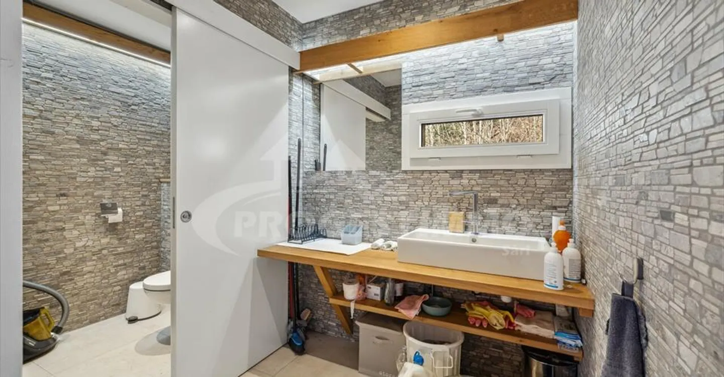 Modern Commercial Space for Rent - Photo 7 of 10