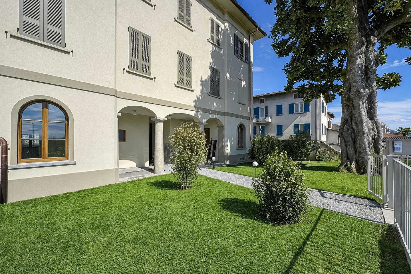 4.5 Zimmer in einer prächtigen historischen Villa, die kürzlich renoviert wurde - Foto 1 von 9