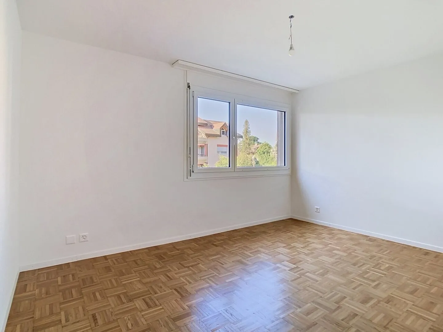 3,5 Zimmer renovierte Wohnung mit Balkon, ruhig und nahe dem Zentrum von Fribourg - Foto 4 von 7