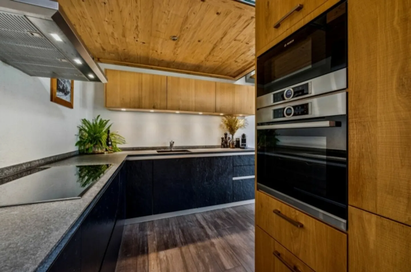 Luxurious Chalet Style over Two Floors – 5.5-Room Dream Home in Alpine Chic - Photo 5 of 13
