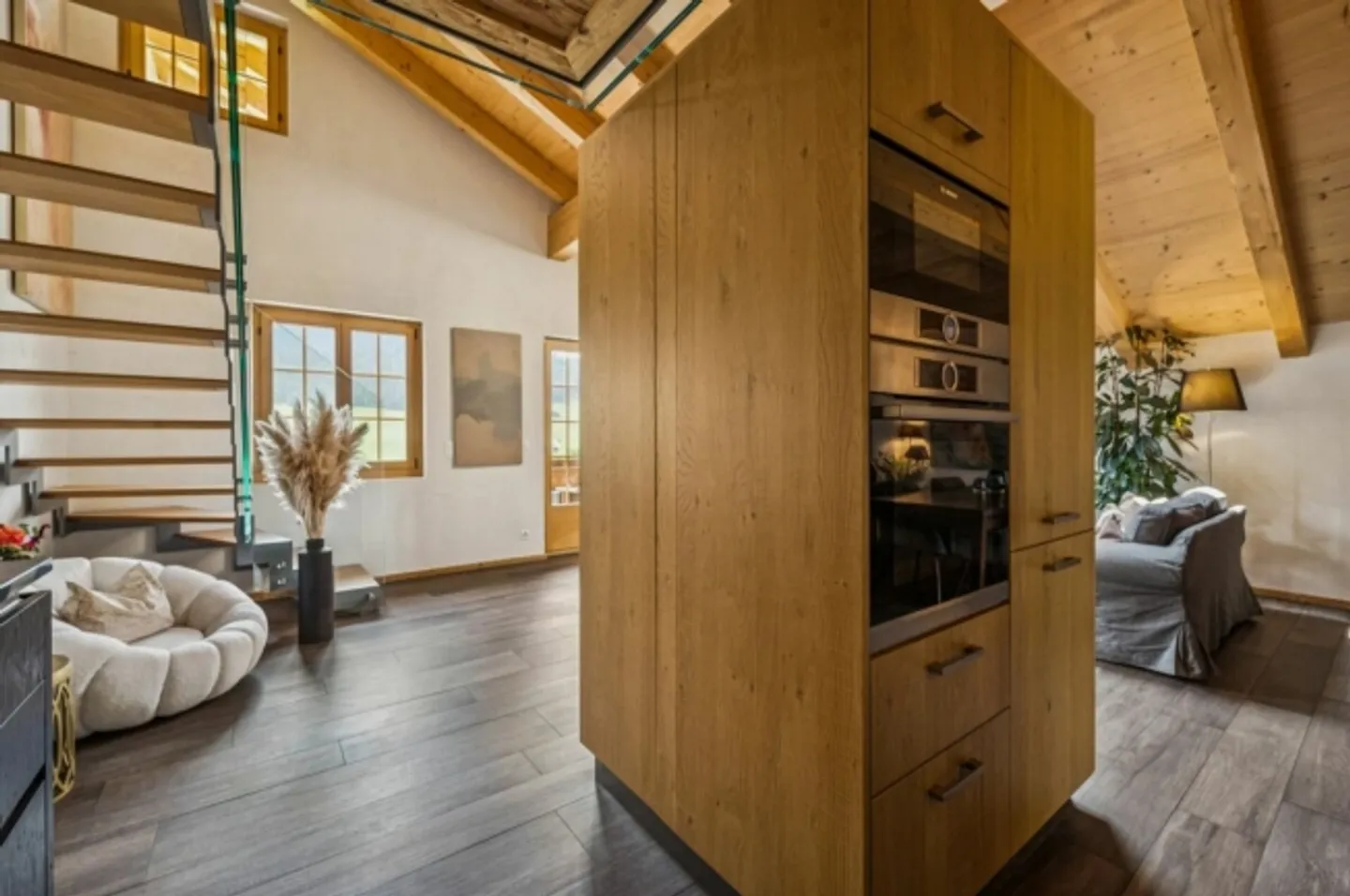 Luxurious Chalet Style over Two Floors – 5.5-Room Dream Home in Alpine Chic - Photo 6 of 13