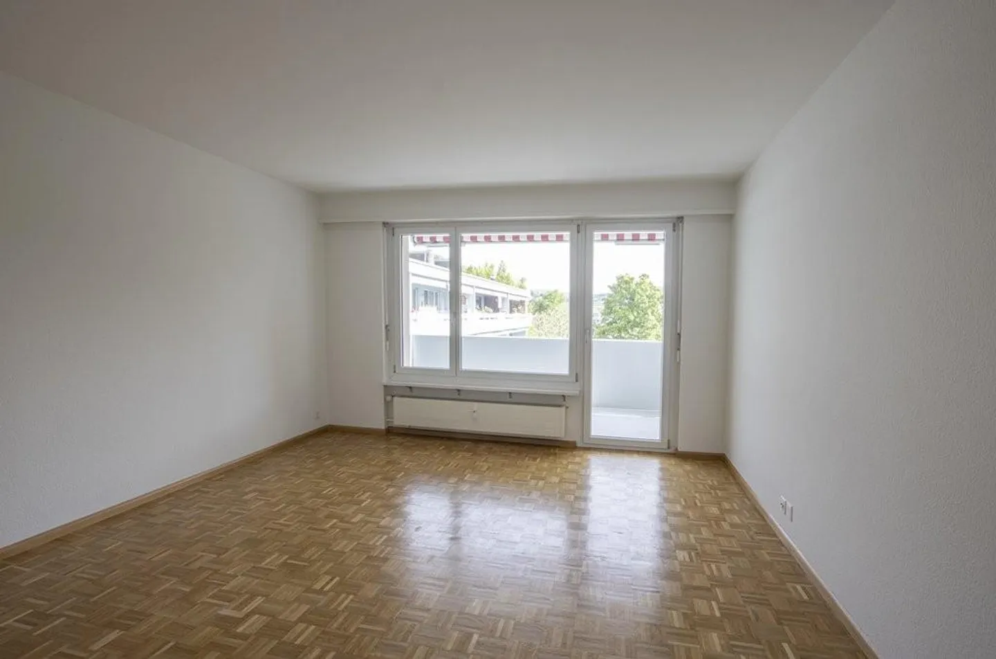 Sunny apartment with balcony - Photo 3 of 7