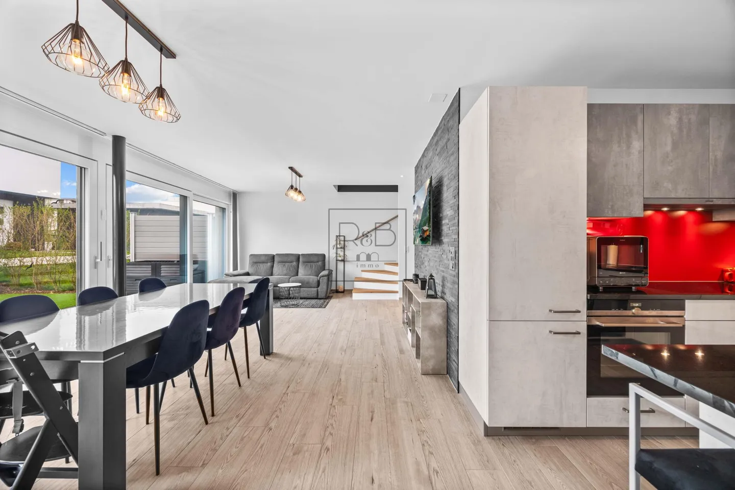 Casa Familiare Moderna con Giardino - Foto 4 di 10