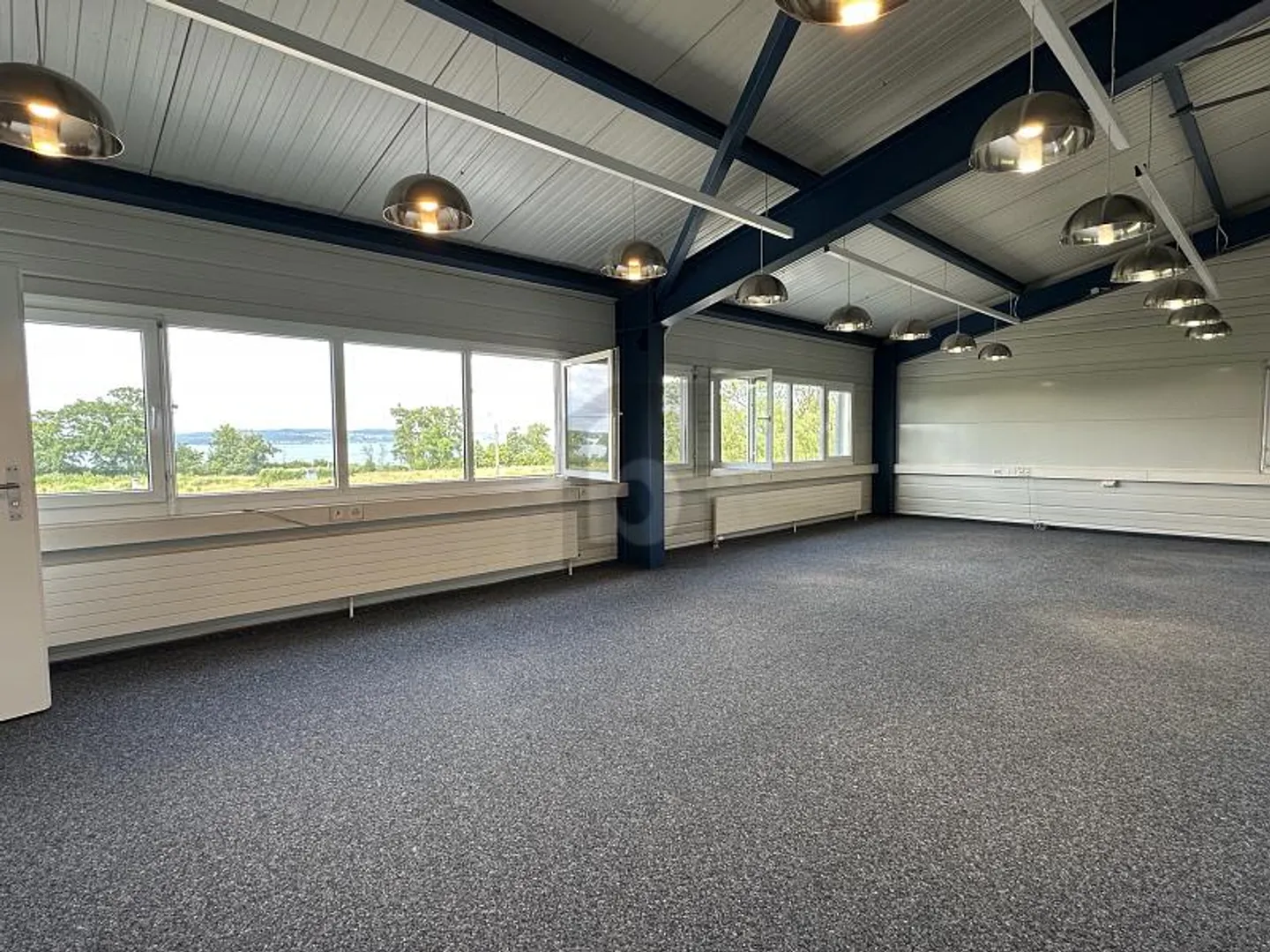 Office space for rent - Photo 1 of 6