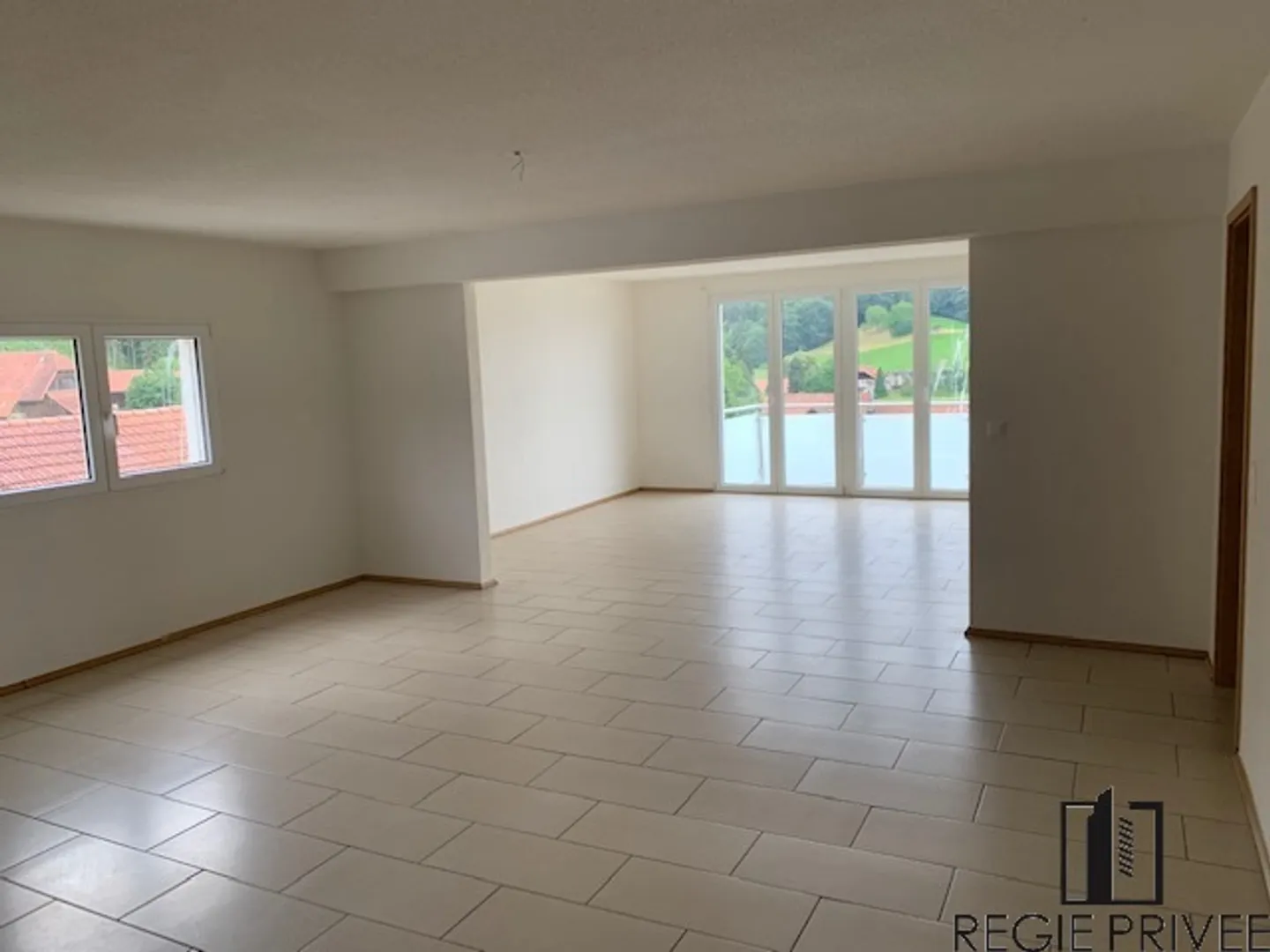 Appartement de 4.5 pièces au 1er étage - Photo 2 sur 9