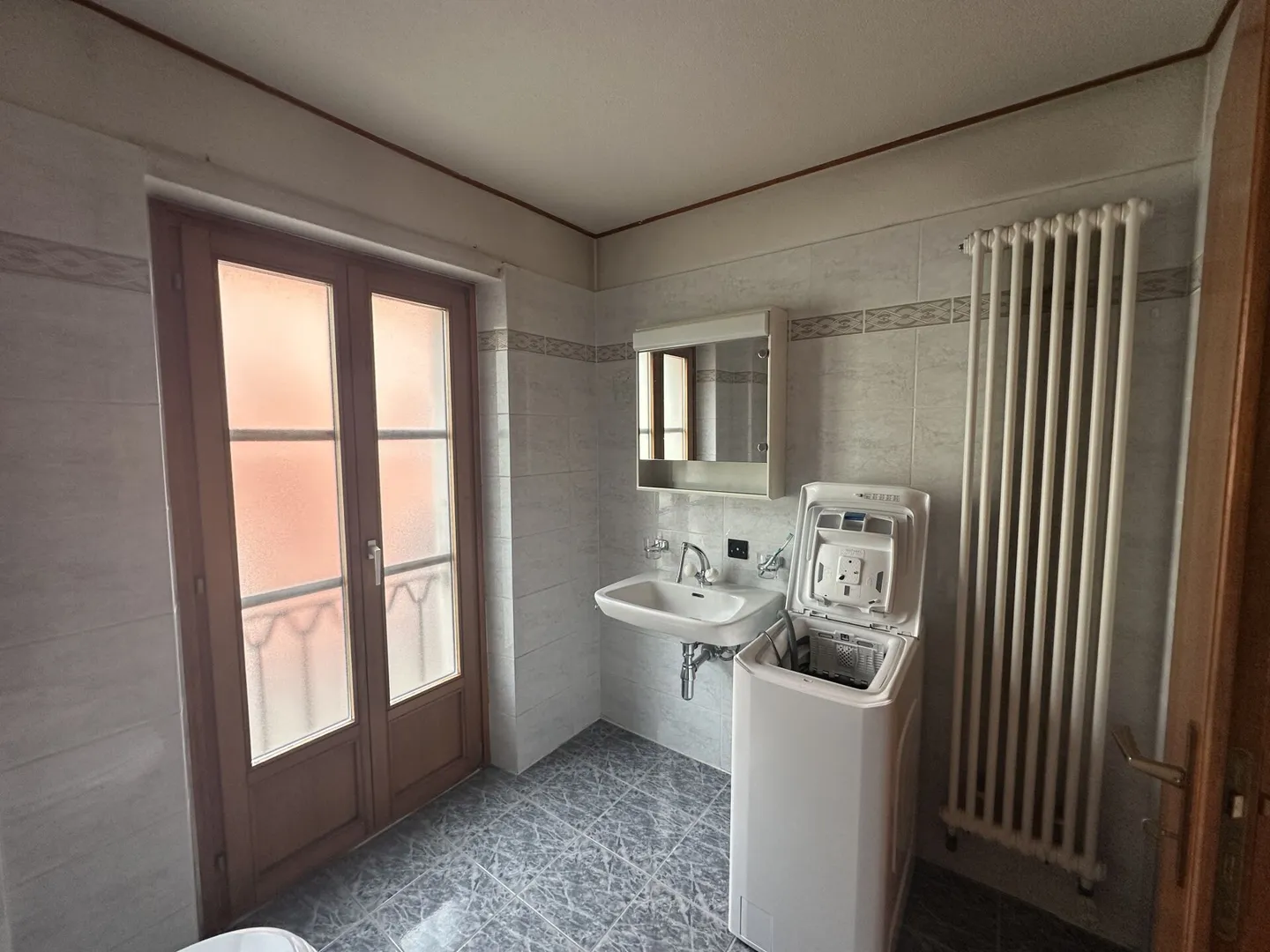 Charakteristische 2,5-Zimmer-Wohnung in einer versorgten Gegend - Foto 4 von 4