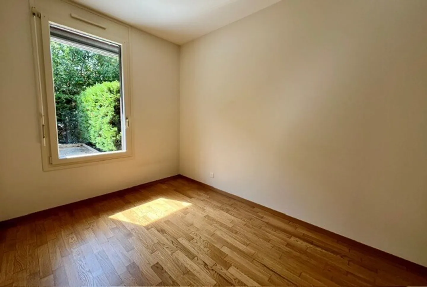 Beau duplex lumineux avec 5,5 pièces et jardins - Photo 5 sur 13