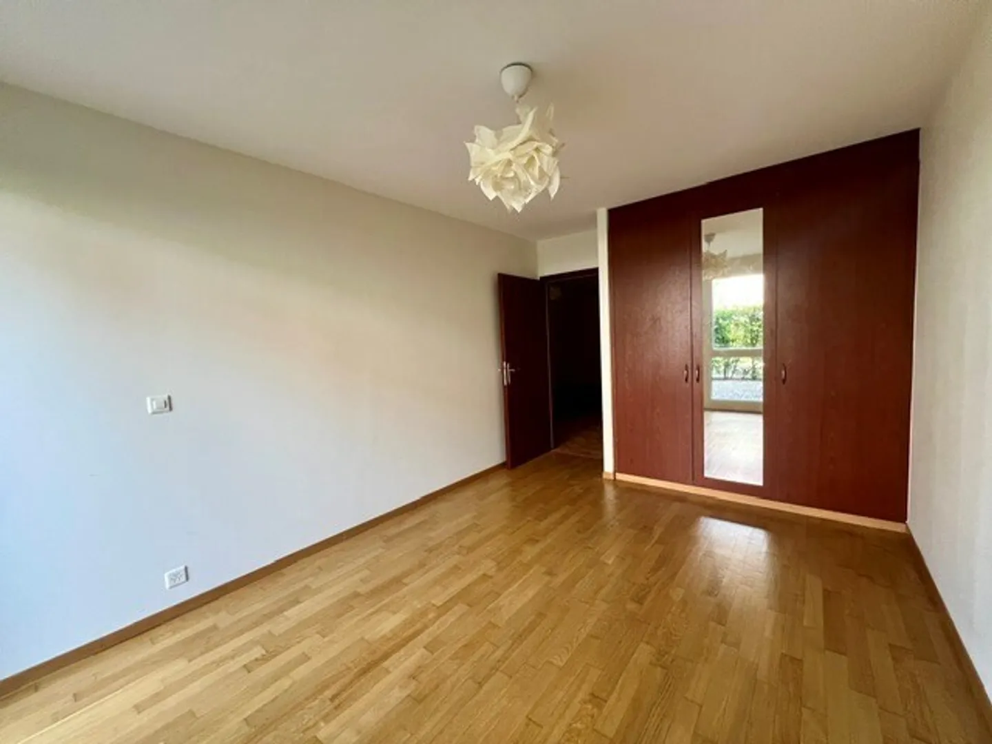 Beau duplex lumineux avec 5,5 pièces et jardins - Photo 7 sur 13