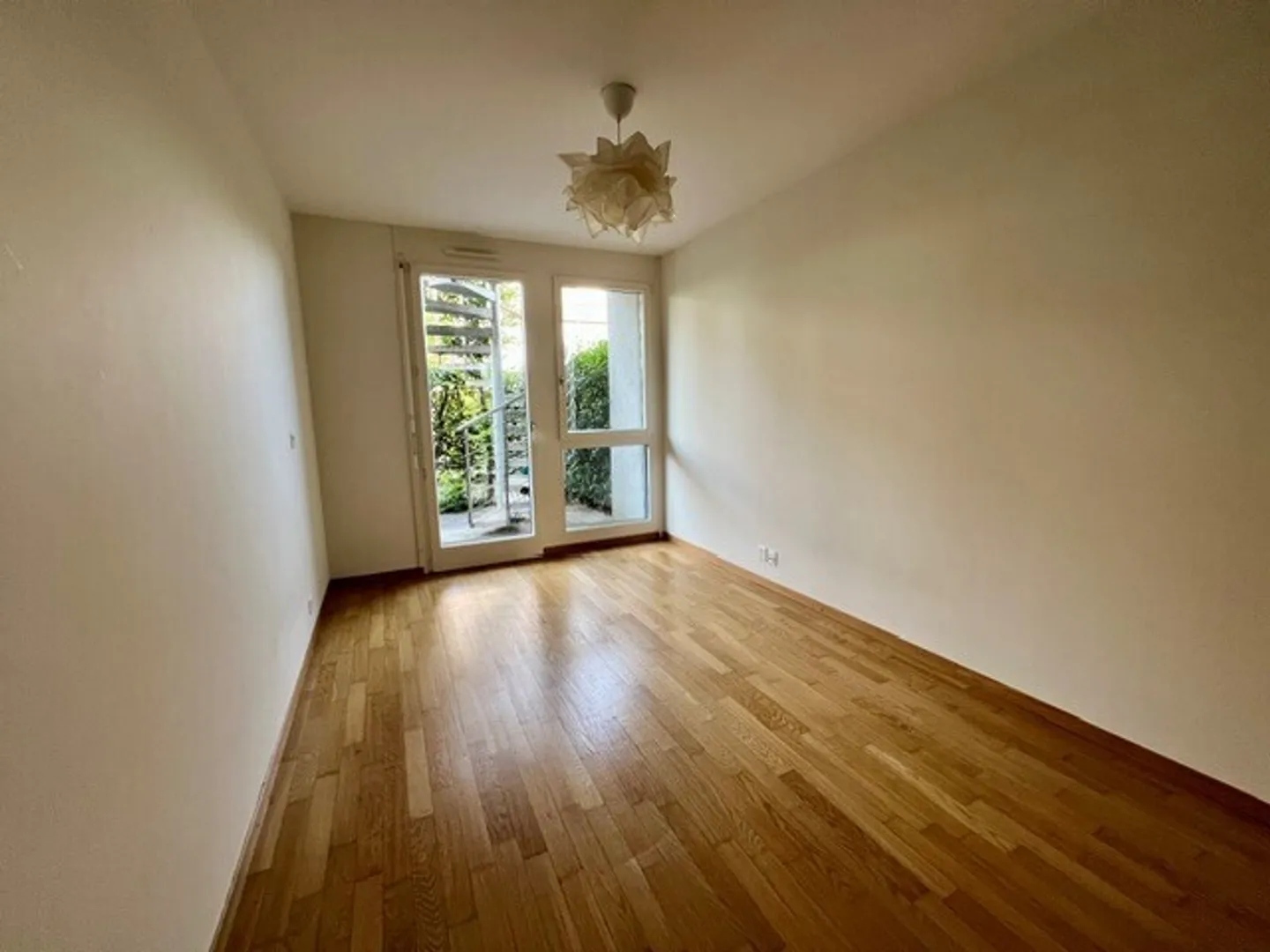Beau duplex lumineux avec 5,5 pièces et jardins - Photo 8 sur 13