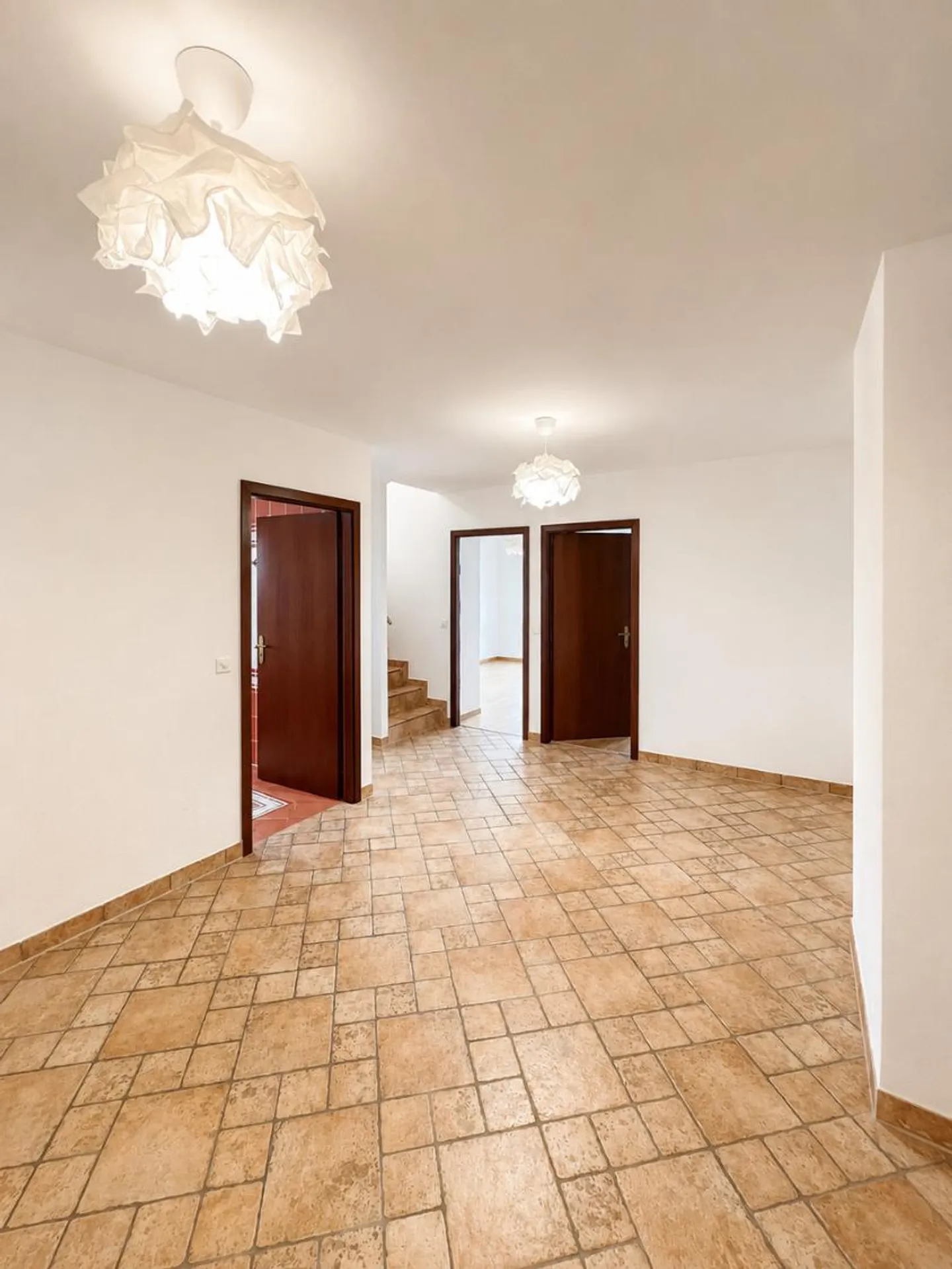 Beau duplex lumineux avec 5,5 pièces et jardins - Photo 9 sur 13