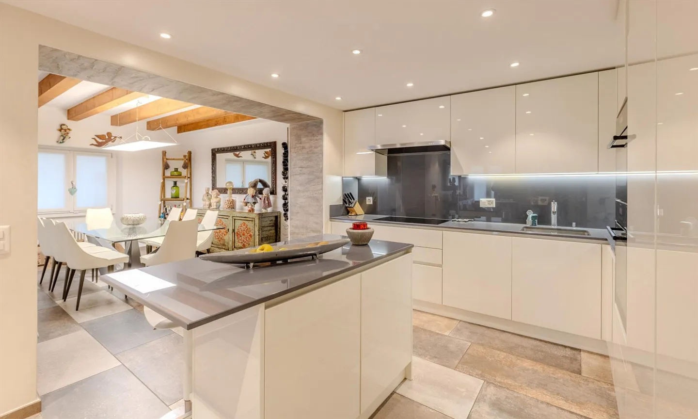 Maison historique fascinante avec 5,5 pièces à Melide - Photo 3 sur 9