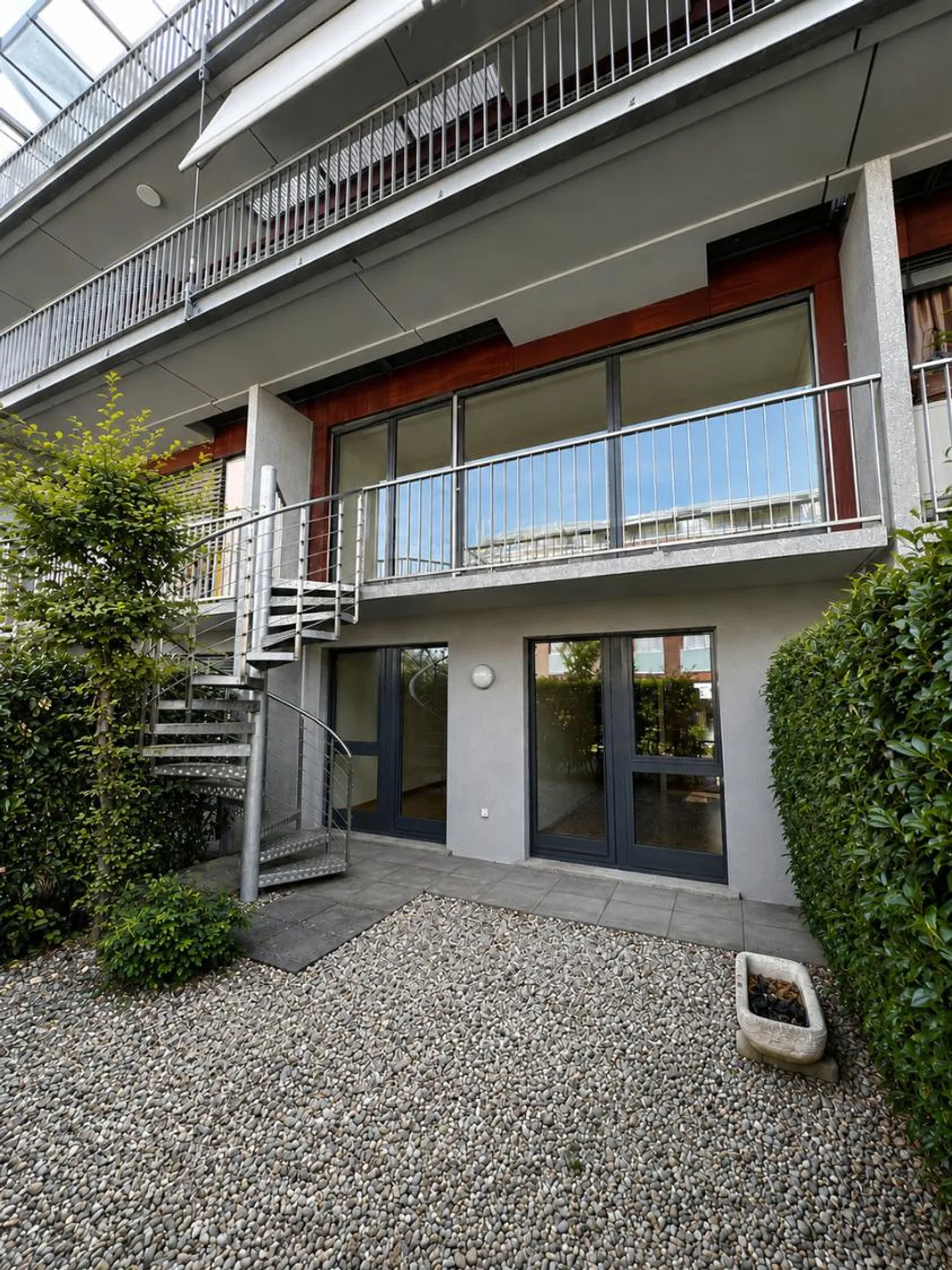 Beau duplex lumineux avec 5,5 pièces et jardins - Photo 11 sur 13