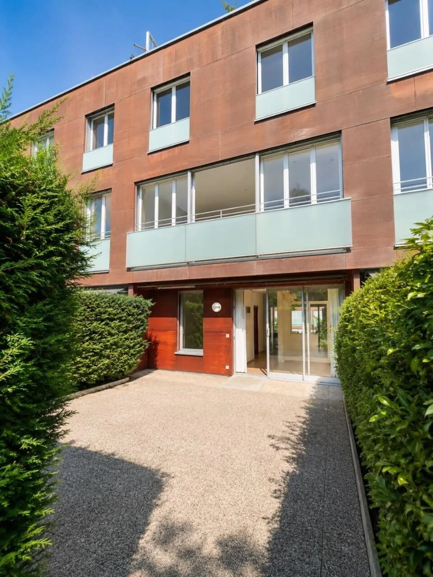 Beau duplex lumineux avec 5,5 pièces et jardins - Photo 12 sur 13