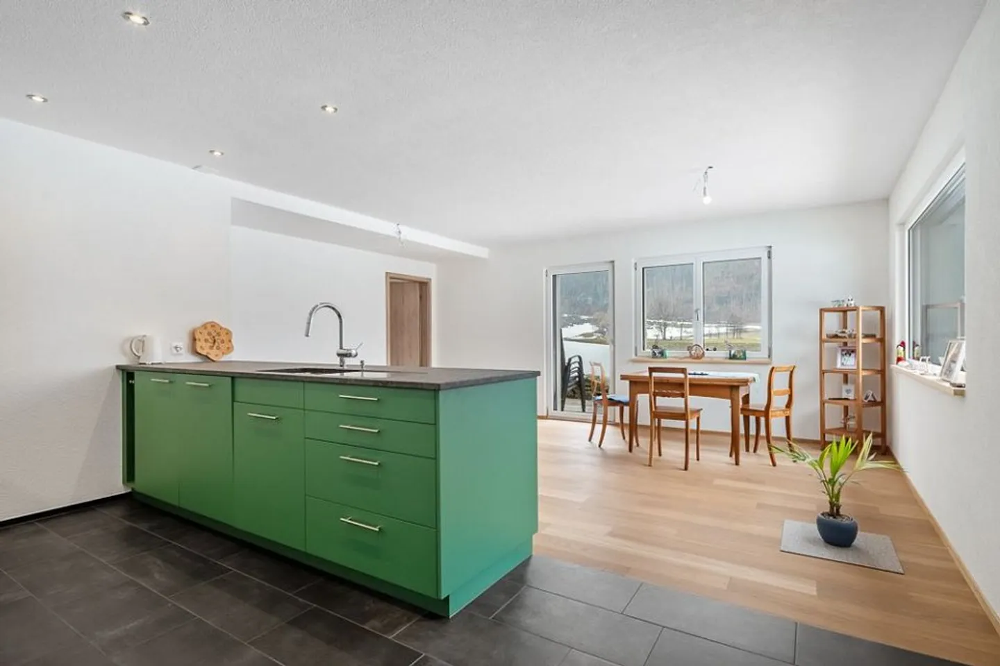 Appartement moderne de 3½ pièces dans la verdure - Photo 2 sur 13