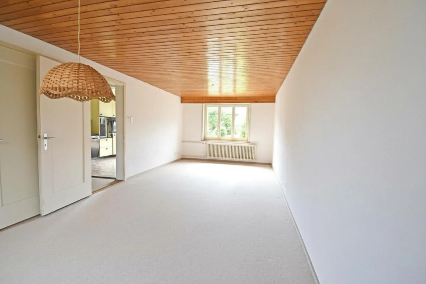 Casa a schiera angolare con potenziale di espansione e idillio da giardino - Foto 4 di 14