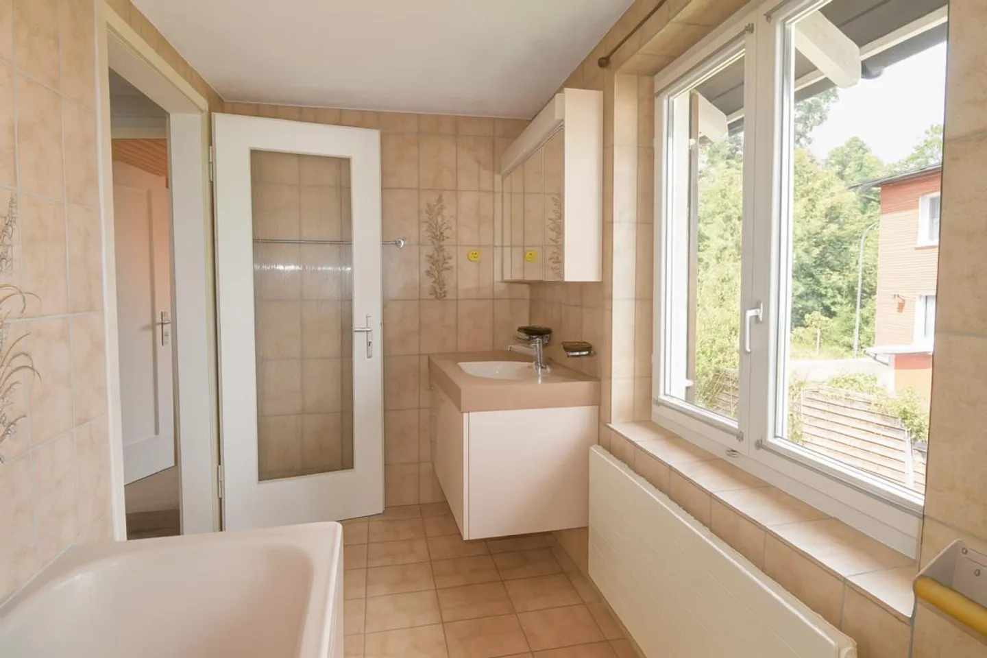 Casa a schiera angolare con potenziale di espansione e idillio da giardino - Foto 7 di 14