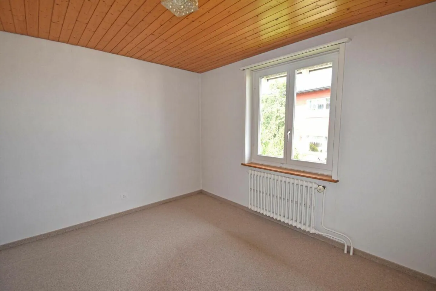 Casa a schiera angolare con potenziale di espansione e idillio da giardino - Foto 9 di 14