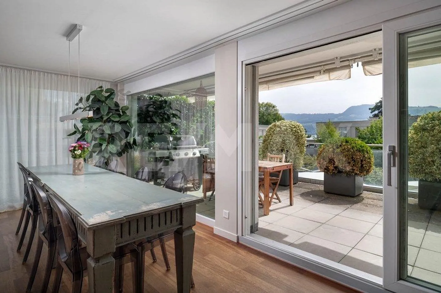 Elegante appartamento con terrazza di 5,5 stanze a pochi passi da Zurigo... - Foto 7 di 13