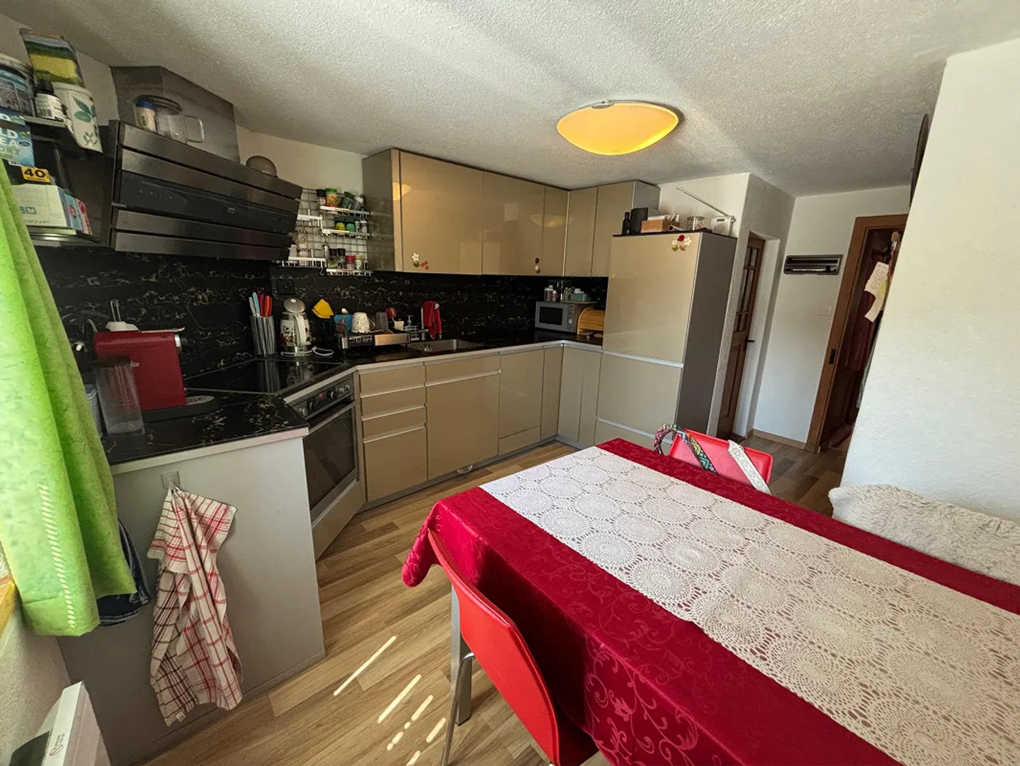 Incantevole appartamento per vacanze 4.5 stanze con stufa in steatite a Zorten - Foto 4 di 17