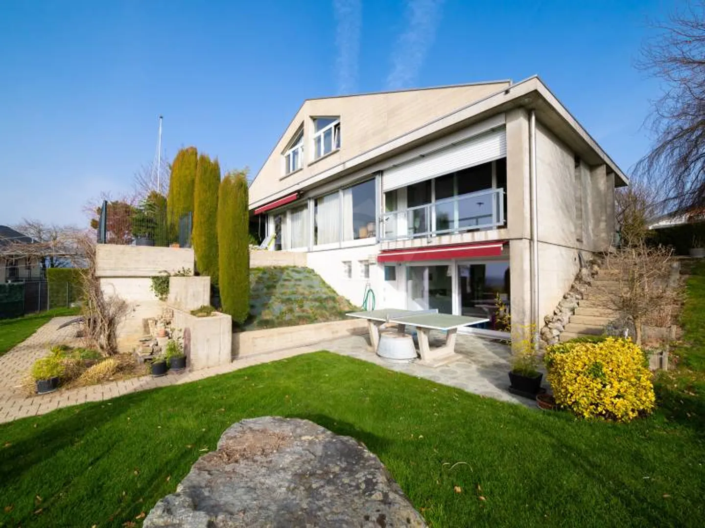 Detached house with panoramic views - Photo 1 of 12