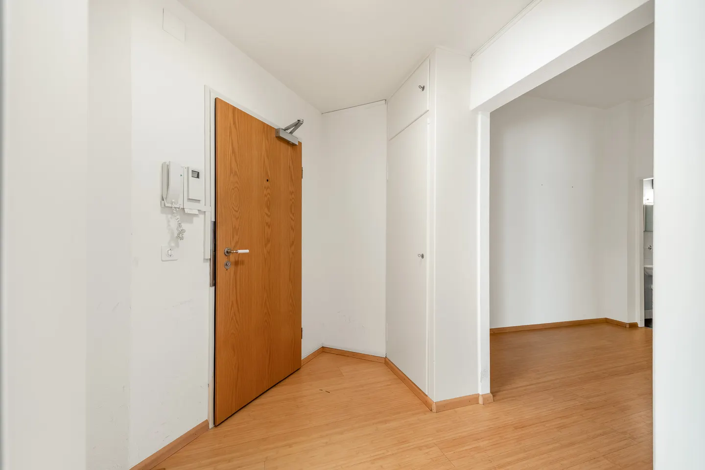 Zentrale Bürofläche - Foto 3 von 11