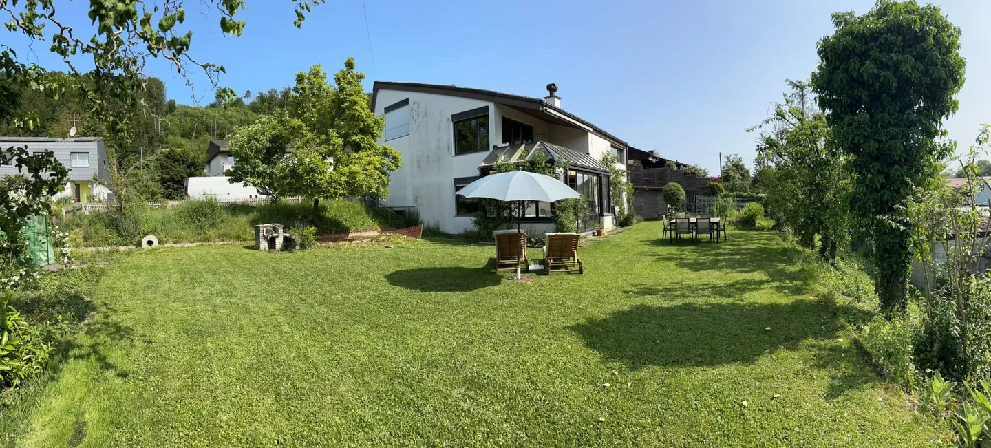 Casa unifamiliare indipendente di 5,5 locali con giardino d'inverno, garage e giardino soleggiato - Foto 2 di 22