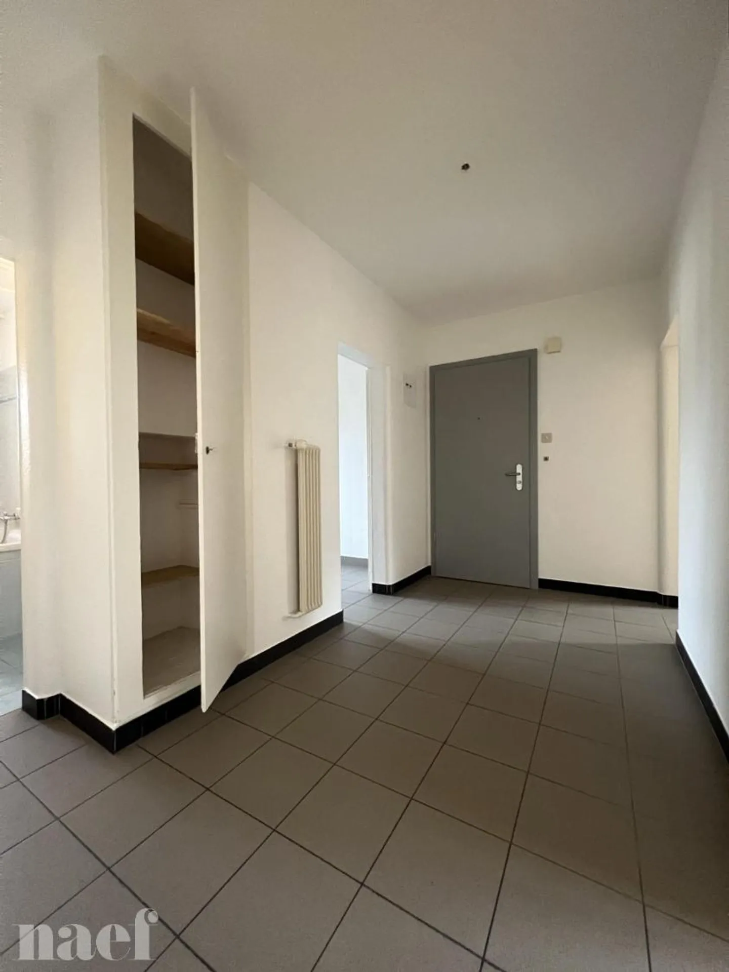 Charmantes Apartment mit Balkonen - Foto 2 von 8