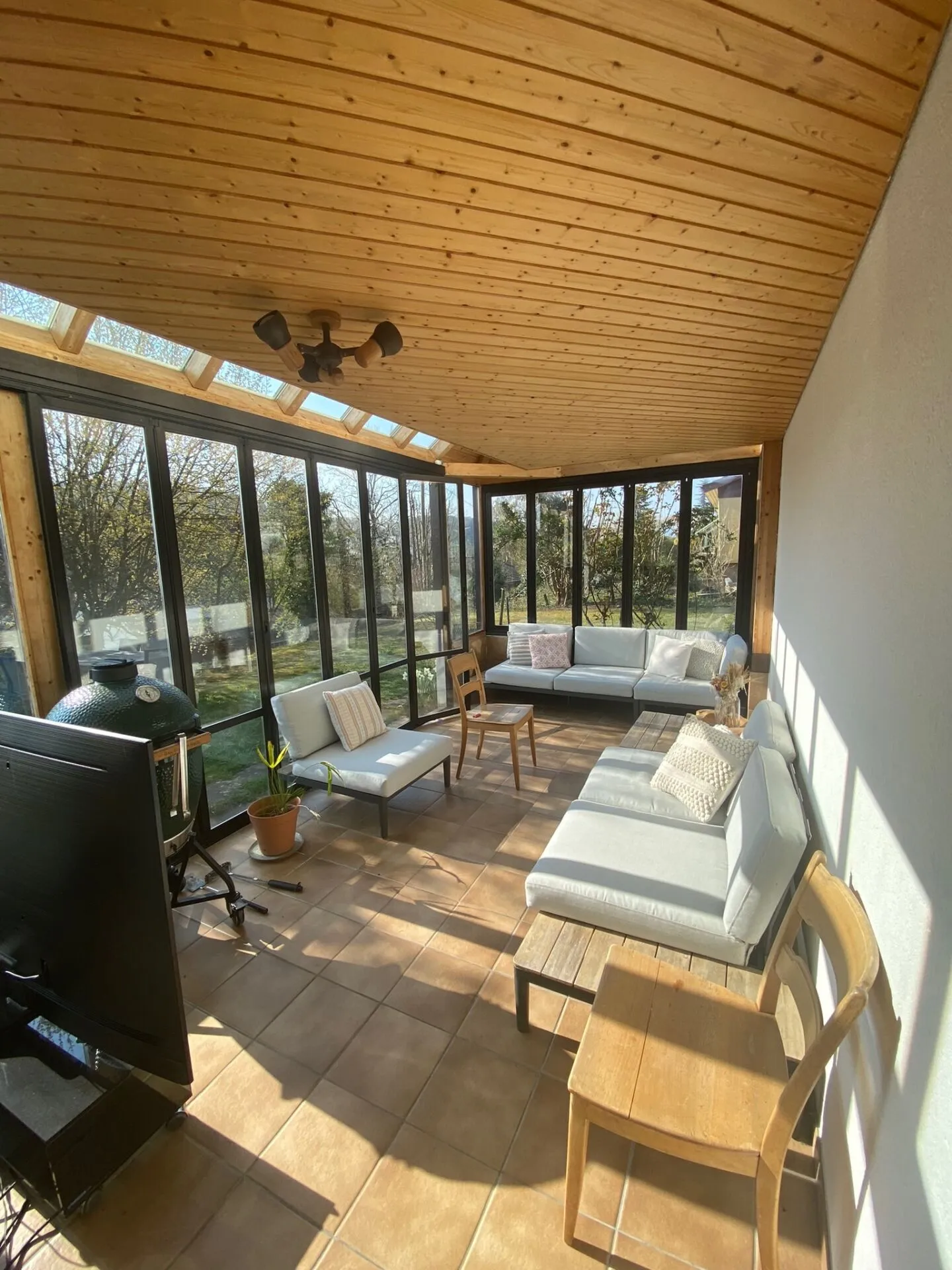 Casa unifamiliare indipendente di 5,5 locali con giardino d'inverno, garage e giardino soleggiato - Foto 4 di 22