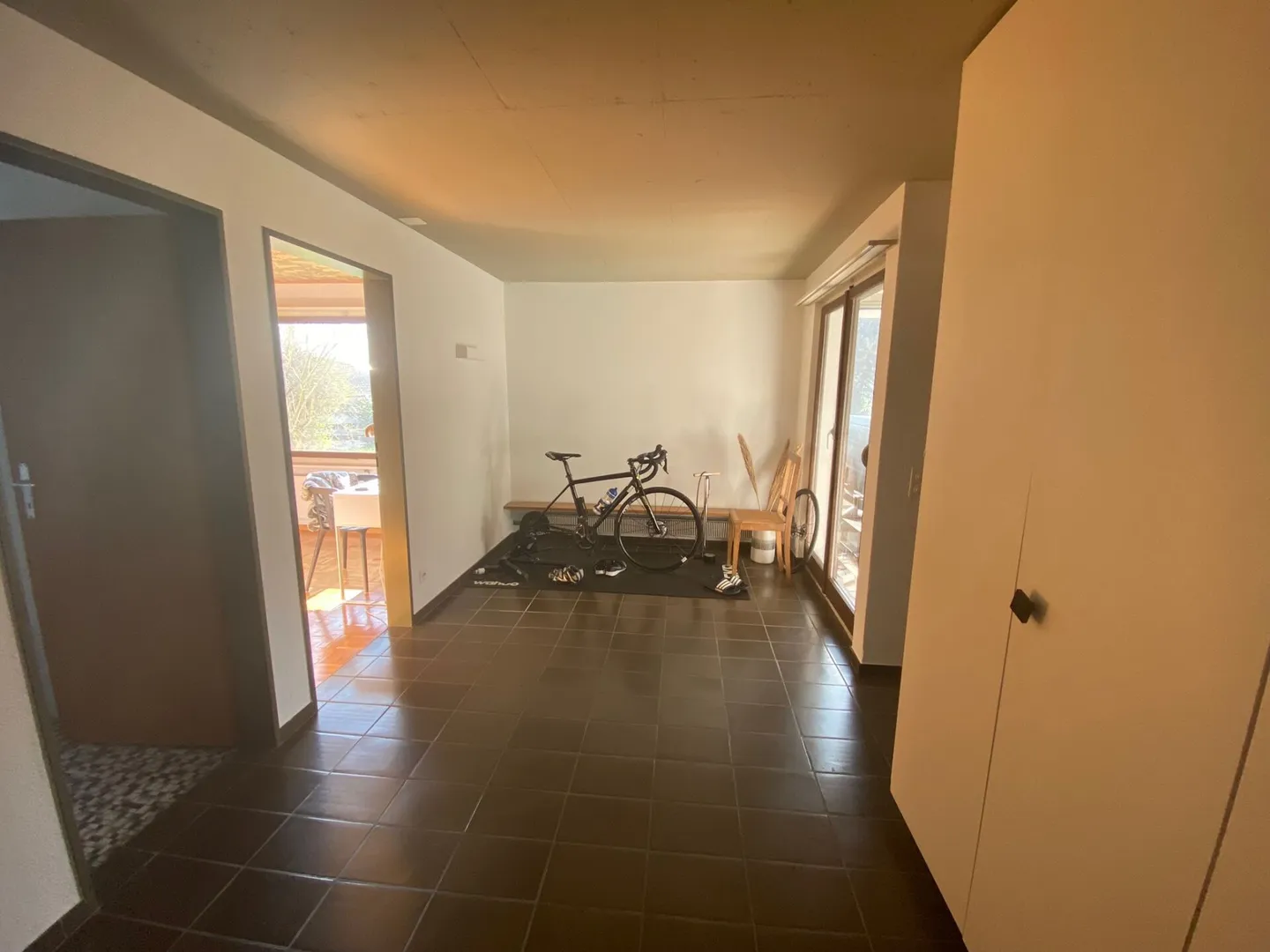 Casa unifamiliare indipendente di 5,5 locali con giardino d'inverno, garage e giardino soleggiato - Foto 9 di 22