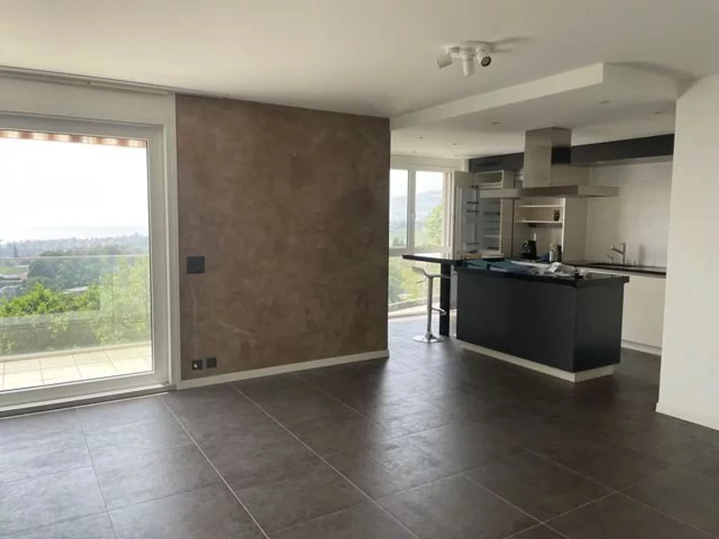 Appartement de 3.5 pièces au 1er étage. - Photo 2 sur 8