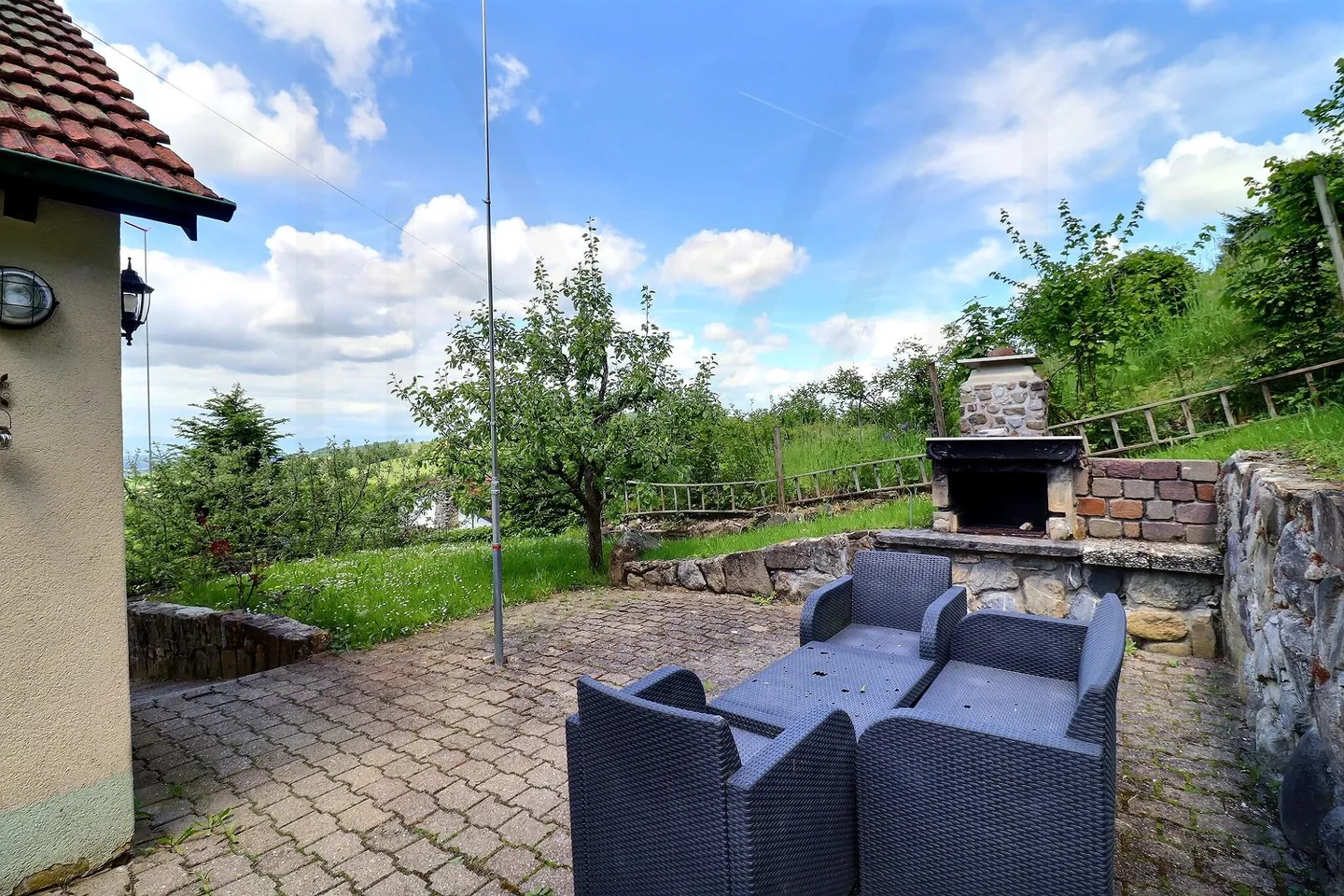 A haven of tranquility facing Lake Gruyère? Individual chalet in La Berra - Photo 4 of 12