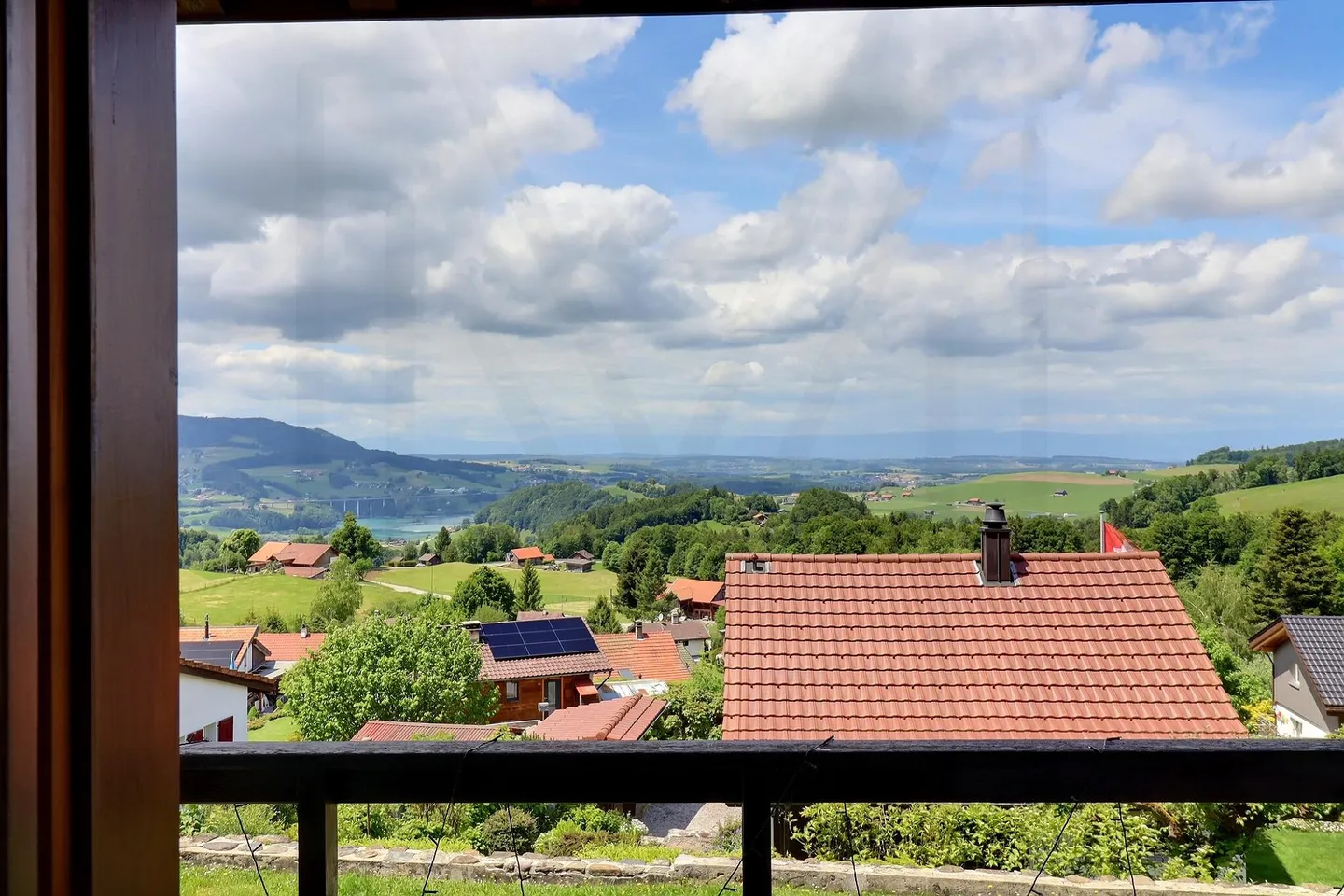A haven of tranquility facing Lake Gruyère? Individual chalet in La Berra - Photo 11 of 12
