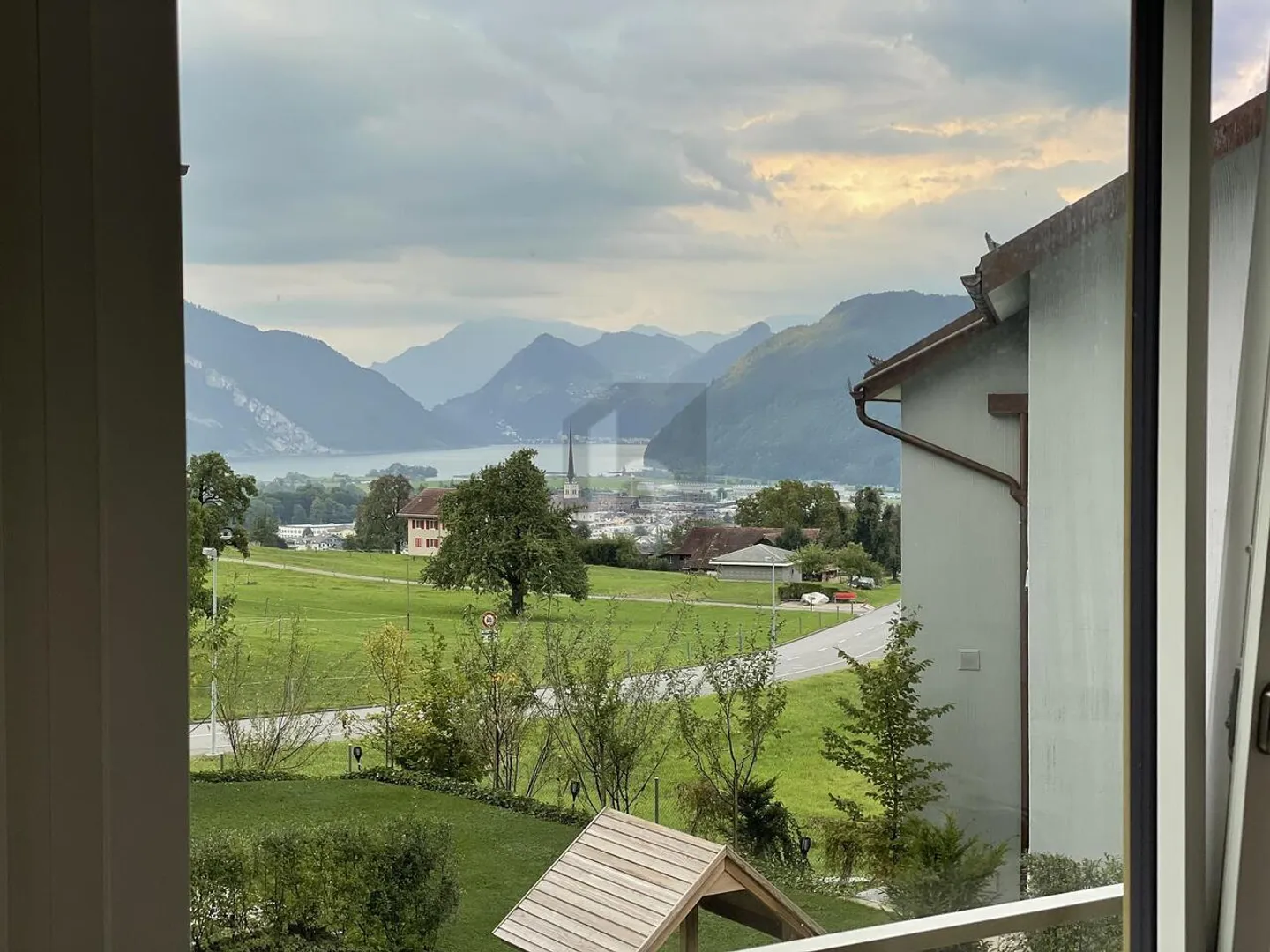 SPAZIOSO IN UNA POSIZIONE IDILLICA - Foto 1 di 6