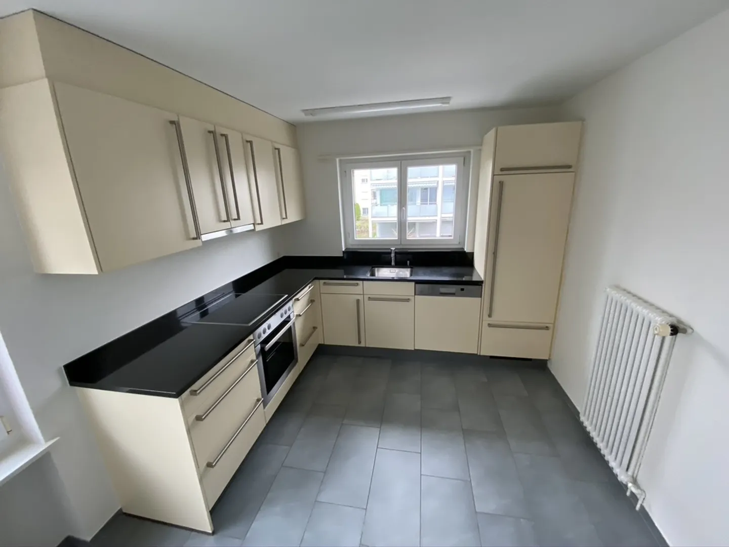 4.5 Room Apartment in Prime Location with Large Garden! - Photo 2 of 13
