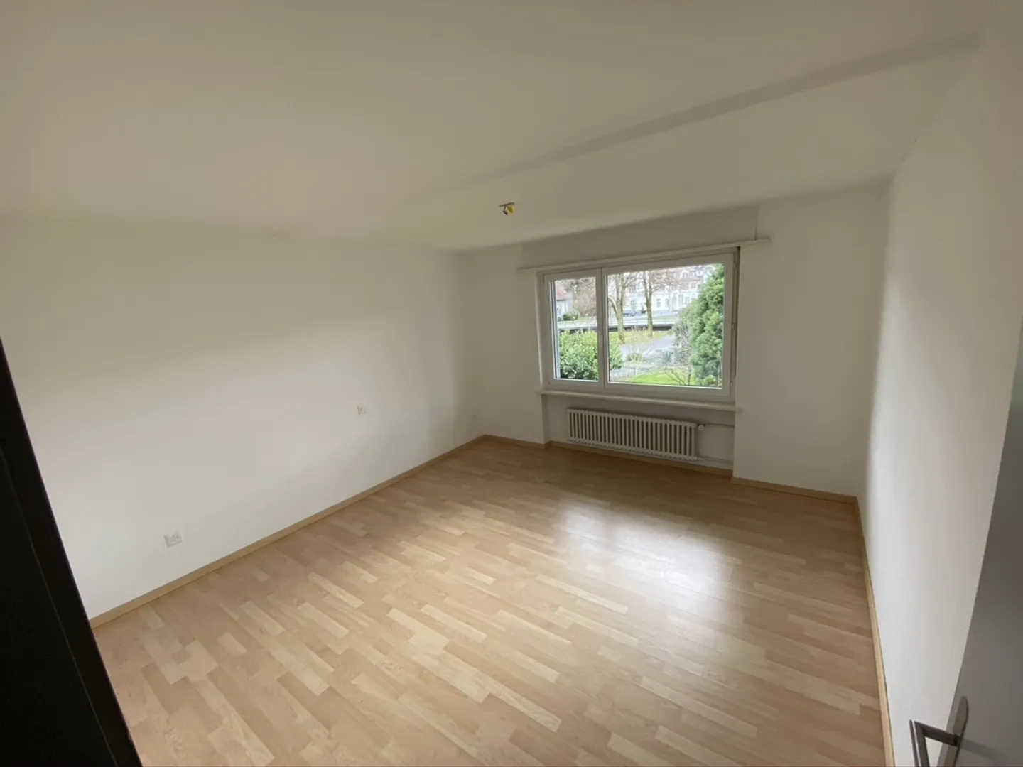 4.5 Room Apartment in Prime Location with Large Garden! - Photo 9 of 13