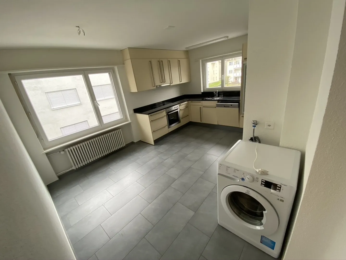 4.5 Room Apartment in Prime Location with Large Garden! - Photo 10 of 13